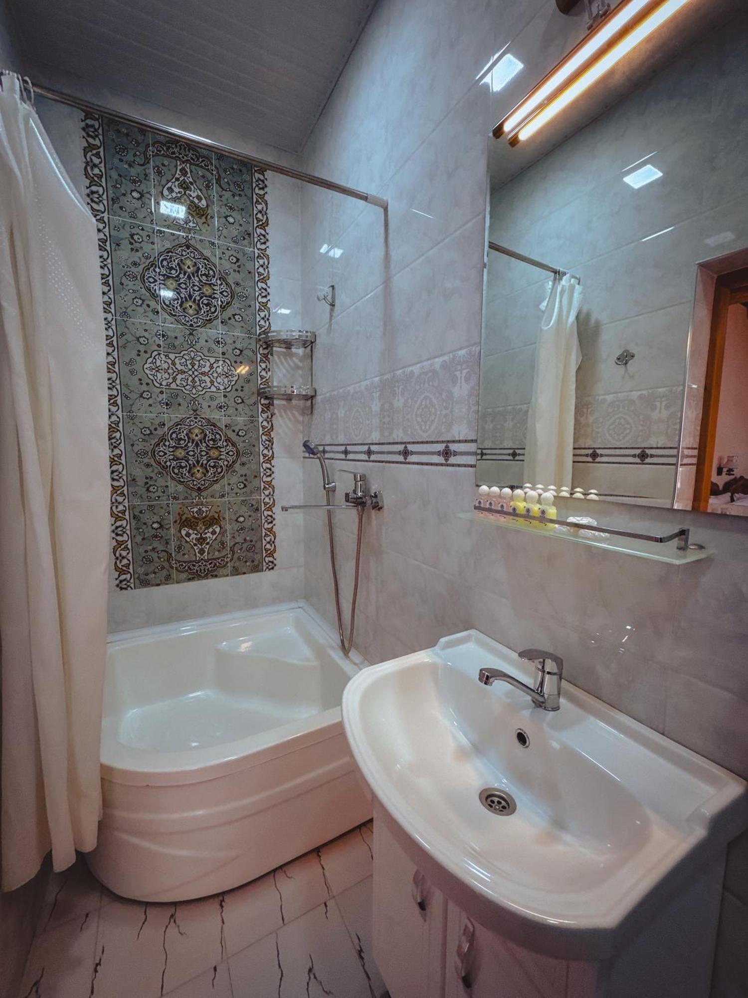 Old Gate Family Guest House Boukhara Extérieur photo